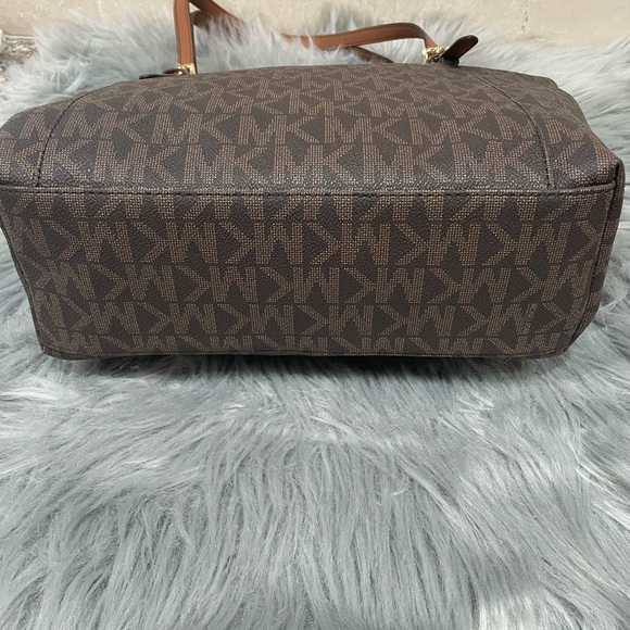 NWT Michael Kors Jet Set Charm Bag - Picture 6 of 10